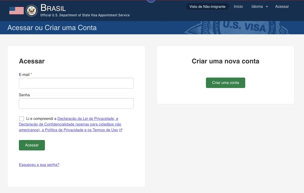 Tela de acesso ou criação de conta no sistema de agendamento Página Acessar ou Criar uma Conta do sistema oficial de agendamento de visto americano, com o formulário de acesso à esquerda e o botão Criar uma conta à direita