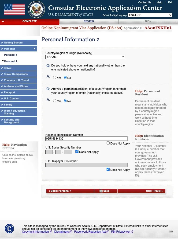 Personal Information 2 do DS-160 Tela Personal Information 2 do DS-160 com a nacionalidade brasileira, a pergunta sobre outras cidadanias e o campo de identificação nacional preenchidos com dados fictícios de exemplo