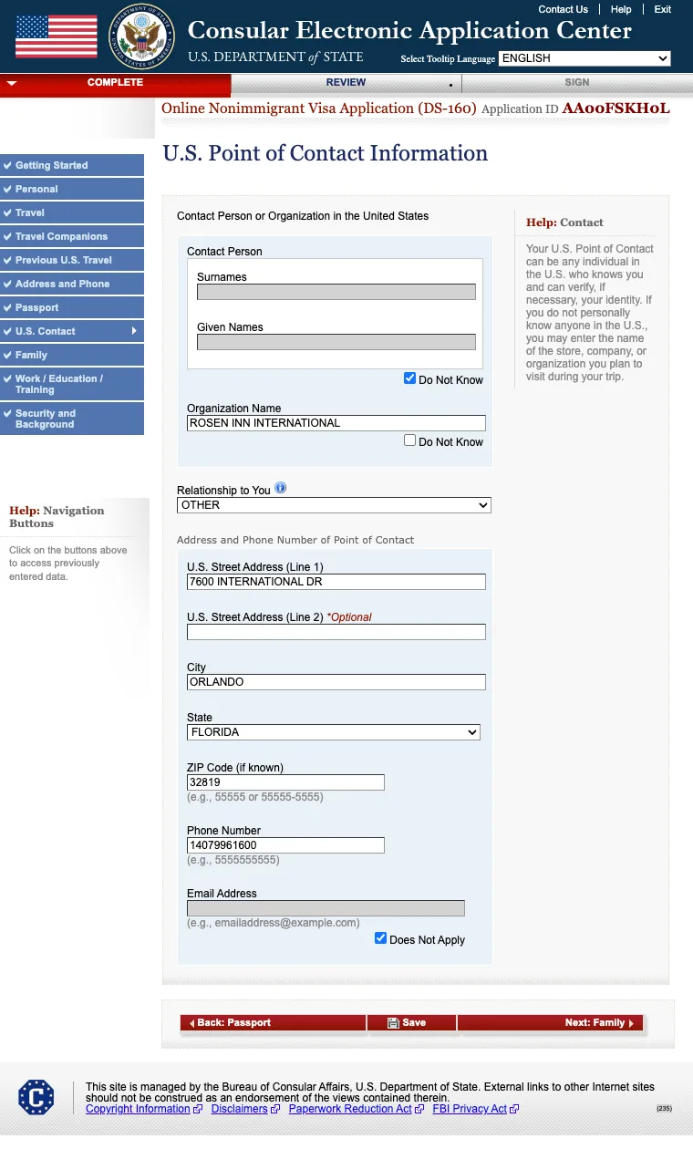 U.S. Point of Contact do DS-160 Tela U.S. Point of Contact Information do DS-160 com o hotel como contato: Contact Person com Do Not Know marcado, o nome do hotel em Organization Name, Relationship to You como OTHER, endereço, telefone e e-mail marcado como Does Not Apply, preenchida com dados fictícios de exemplo